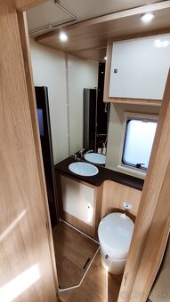 Karavan 8 miestne auto Prenajom - 12