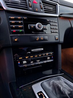 MERCEDES-BENZ E - 12
