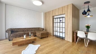 Predaj 3-izbový apartmán 81 m2, balkón 18 m2, výťah, garážov - 12
