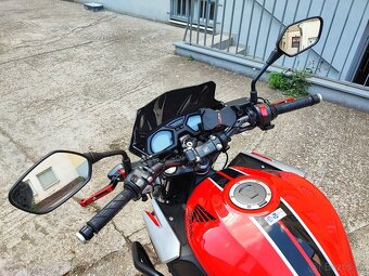 Honda CB650f ročník 2017 - s výbavou a kuframi - 12