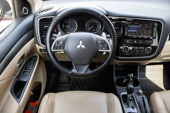 Mitsubishi Outlander 2.2 DI-D Intense+ 110kW (2015. - 12