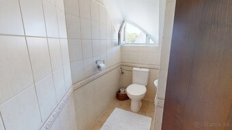 6 izbový rodinný dom s jedinečnou architektúrou,pozemok 1061 - 12