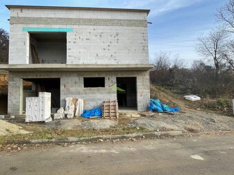 Novostavba rodinného domu pod HRÁDKOM - 600 m2 - HOLODOM - 12