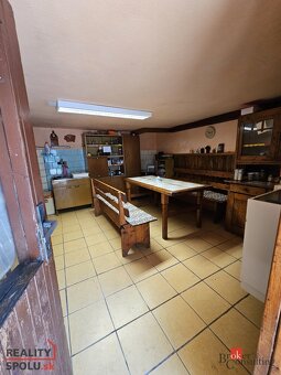 Rodinný dom s veľkou záhradou - 12