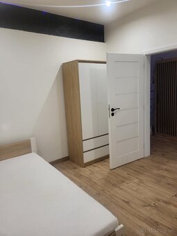 Prenájom bytu na námestí - 12