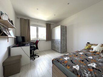 Na predaj: moderný 5-izbový dom s veľkou záhradou - 12