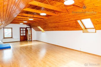 NA PRENÁJOM 5 IZBOVÝ RODINNÝ DOM S VEĽKÝM POZEMKOM 2864m2 |  - 12