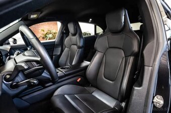 Porsche Taycan - 12