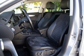 Volkswagen Passat b7 Variant 2.0 TDI Highline - 12