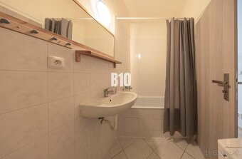 NA PREDAJ: Administratívna budova s pozemkom – Mesačná ul.,  - 12
