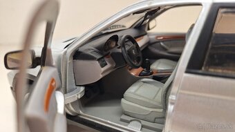 1:18 BMW X5 - 12