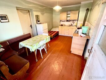 Na predaj veľký pozemok 1459 m² so starším RD v Bystričanoch - 12