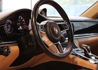 Porsche Panamera 4 Sport Turismo E-Hybrid Sport hybridní - 12
