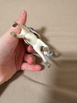 KONIKY( KUPTE SI NAS) - 12