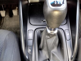 Kia Carens - 12