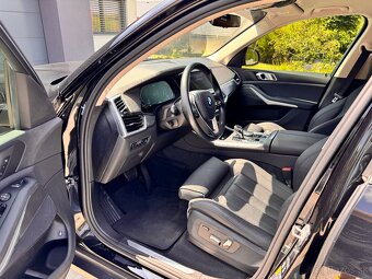BMW X5 45e xDrive - 360 kamery - vzduch - 12