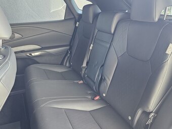 Lexus RX 450h+ Plug-in Hybrid 227 kW (309 PS) - 12