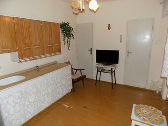 Na predaj chalupa v obci Kuraľany s garážou , pozemok 1536 - 12