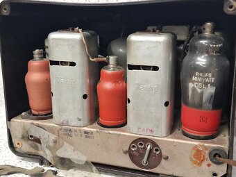 STAROŽITNÉ BAKELITOVÉ RÁDIO 》40-te roky 》 ELEKTRONKOVÉ RADIO - 12
