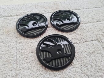 Čierne / karbónové znaky - logo na ŠKODA - 12