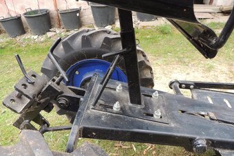 Nosič náradia za malotraktor Tecák - 12