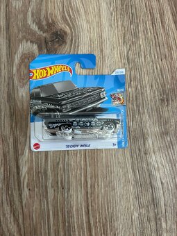 HotWheels - 12