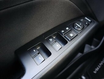 Hyundai Elantra 1.6 CRDi 2017, TOP stav, garážovaná - 12