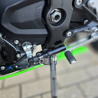 Kawasaki Ninja ZX-6R model 2026 zelená - 12