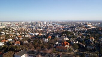 Dvojpodlažný dom Na Hradnom Kopci s dvojgarážou Staré Mesto - 12