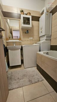 2izb.byt s vlastným kúrením, klímou a garážou - 12