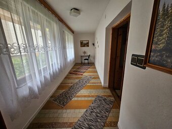 PREDAJ: Priestranný 2-generačný rodinný dom s potenciálom a  - 12