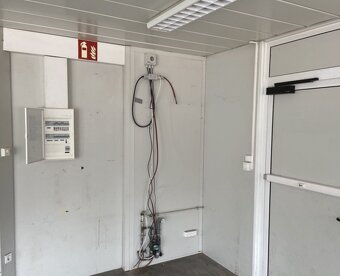 Priestranná modulárna predajňa / kancelária z kontajnerov - 12