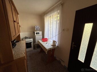 Chata s vínnou pivnicou vo vinárskej oblasti - 12