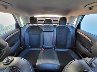 Citroën C4 e-HDi Exclusive 84 kW . - 12