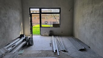 Obchodné ,prevádzkové a kancelárske priestory - 12