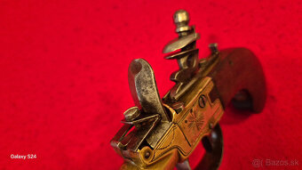 BRITSKÁ NÁMORNÁ PIŠTOL - 12