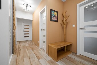 Veľký, svetlý 2 izb byt s terasou, garážou a výhľadom. - 12