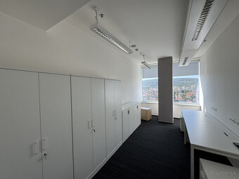 Prenájom samostatného kancelárskeho traktu 750 m² pri jazere - 12