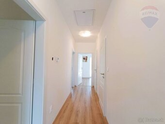 PRENÁJOM: Priestranný 3-izbový bungalov s parkovaním vo dvor - 12