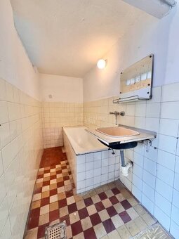 Útulný rodinný dom po rekonštrukcii v pokojnej časti Žiliny - 12