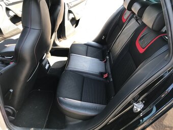 Škoda Octavia Combi 2.0 TDI DPF RS DSG - 12