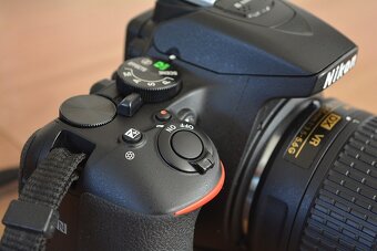 Nikon D5600 wifi BT - dotyk.dis. - VR objektiv AF-P 13tis.sn - 12