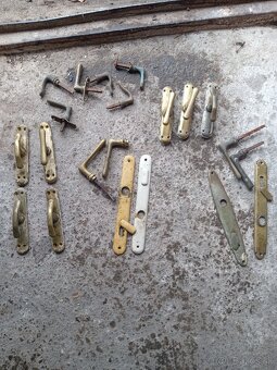 Mosadzné kľučky na okná a dvere - 12