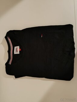 Krabica plný mikín - 12