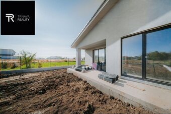 MOŽNOSŤ VIDIEŤ  - Novostavba 4-izbového RD obec Červeník, ok - 12