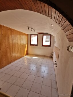 Veľkorysý dom Hosťovce - 12