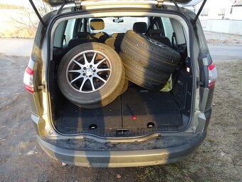 Ford S-MAX 2.0i 107Kw 2x sada kol, 7 míst - 12