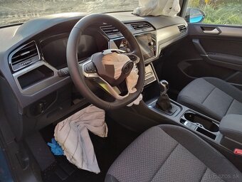 VW Touran 1.5 TSI havarovaný - 12