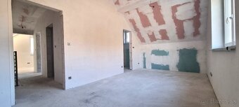 PRÁVE SKOLAUDOVANÝ 5i. RD 118m2 + ZÁHRADA + 2x PARKING / BA. - 12