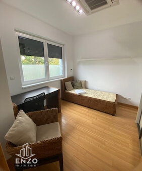 Prenájom  luxusný 5 izbový rodinný dom s parkovaním a záhrad - 12